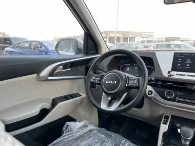 2025 كيا كارنز