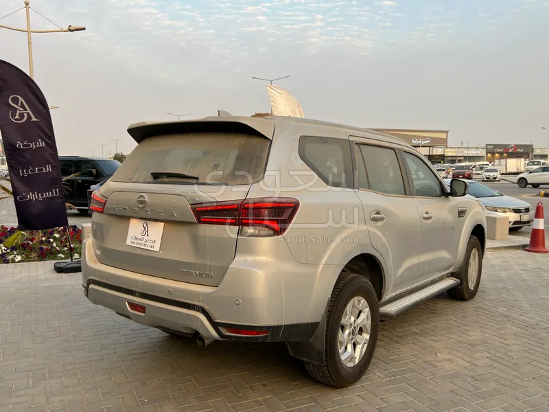 2024 نيسان اكستيرا تايتينيوم