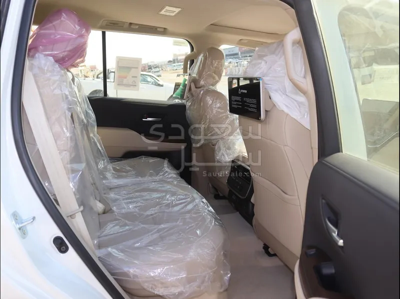 2026 تويوتا لاند كروزر جي اكس ار