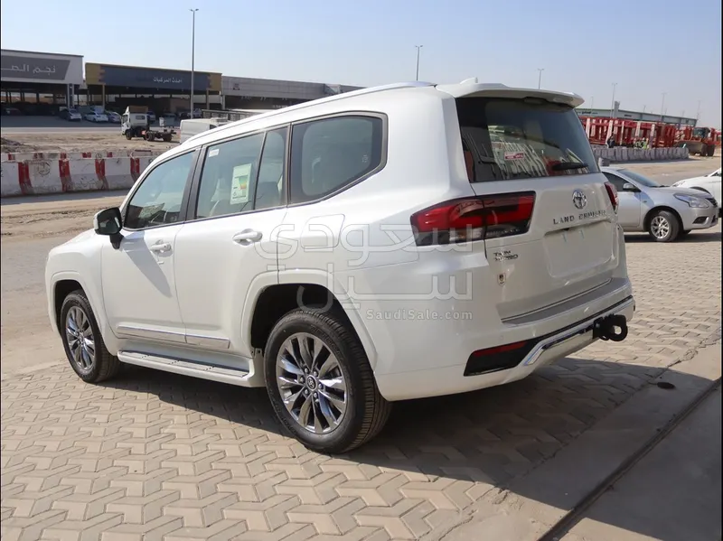 2026 تويوتا لاند كروزر جي اكس ار