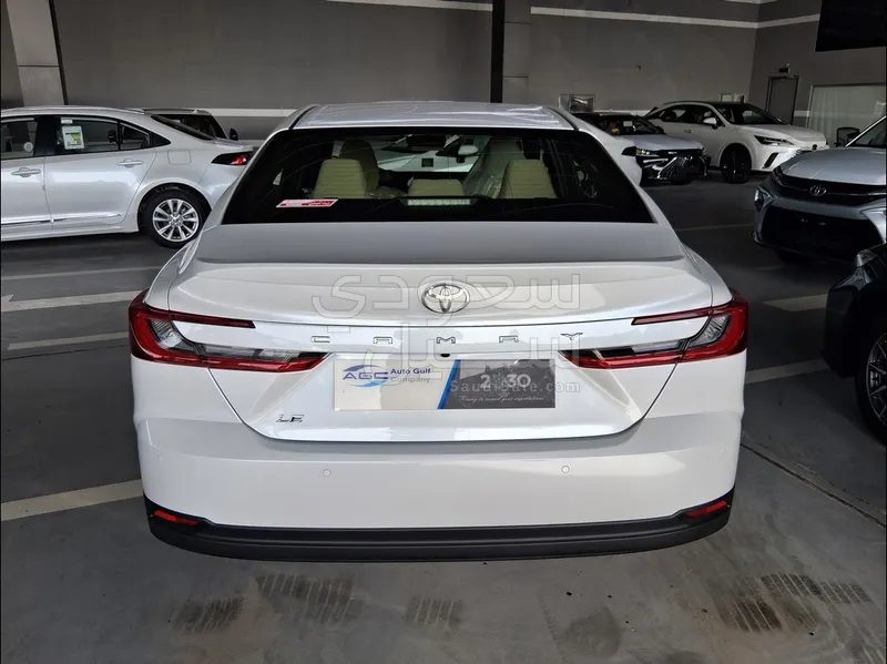 2026 تويوتا كامري ال اي