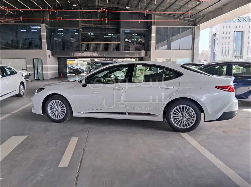 2026 تويوتا كامري ال اي