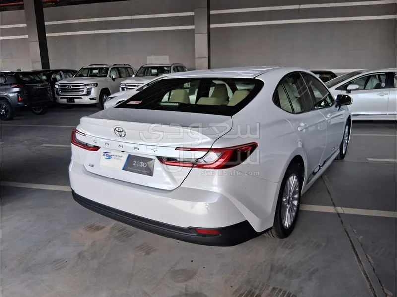 2026 تويوتا كامري ال اي