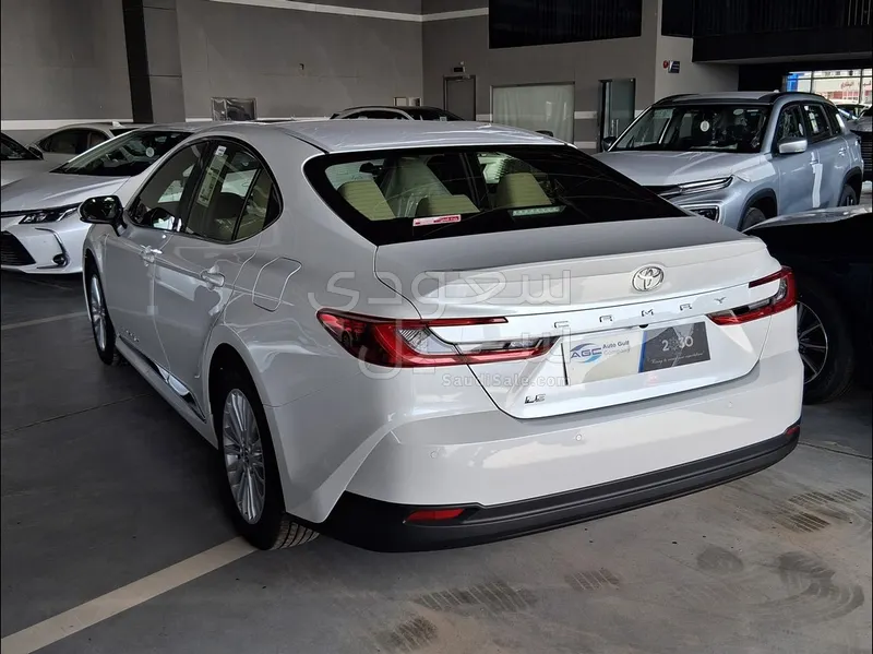 2026 تويوتا كامري ال اي