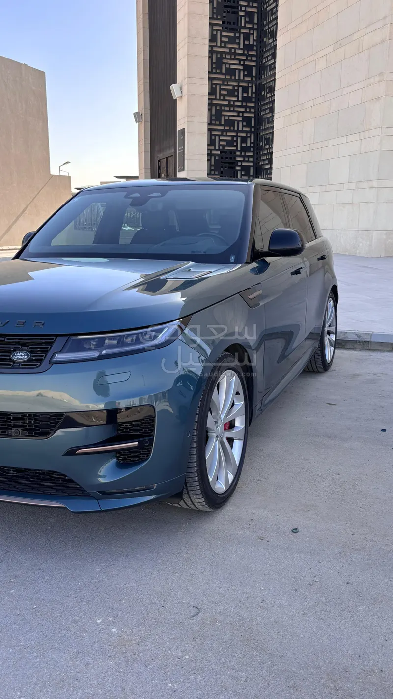 2023 لاند روفر رينج روفر سبورت فيرست اديشن