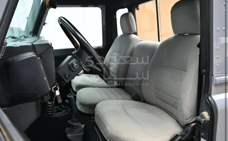 1991 لاند روفر ديفيندر 130