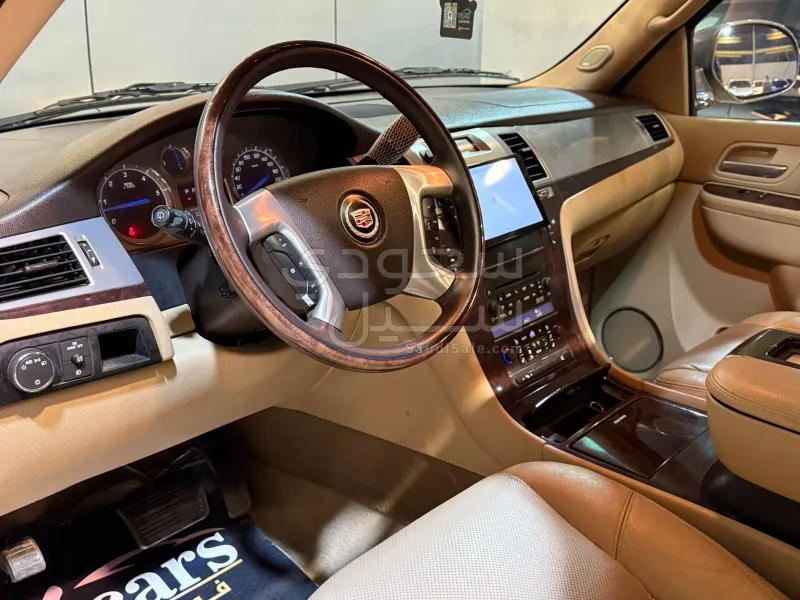 2013 كاديلاك اسكاليد بلاتينيوم