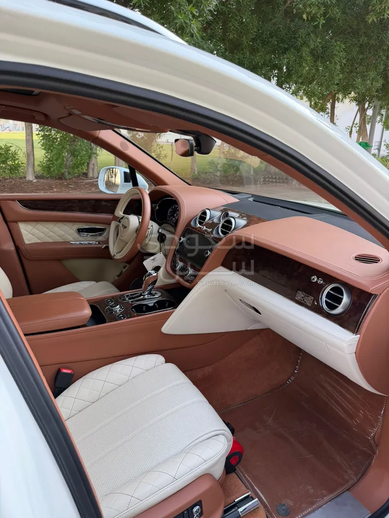 2017 بنتلي بنتايجا الاصدار الاول