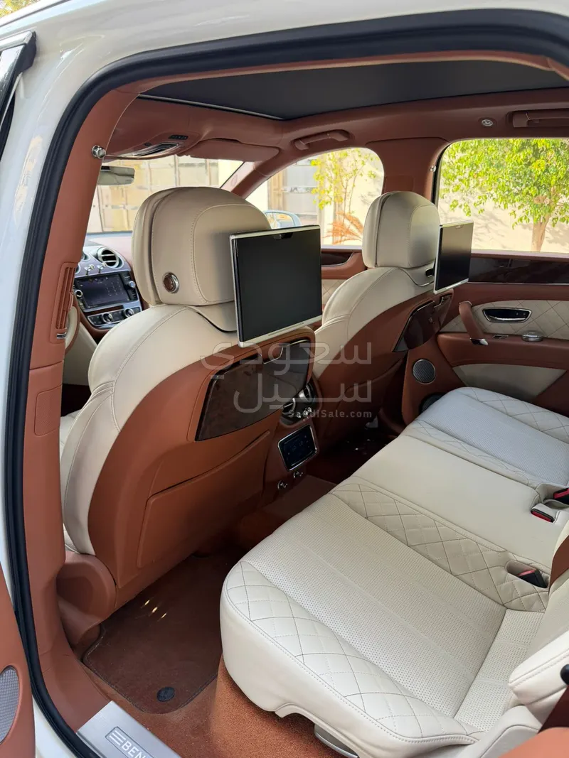 2017 بنتلي بنتايجا الاصدار الاول