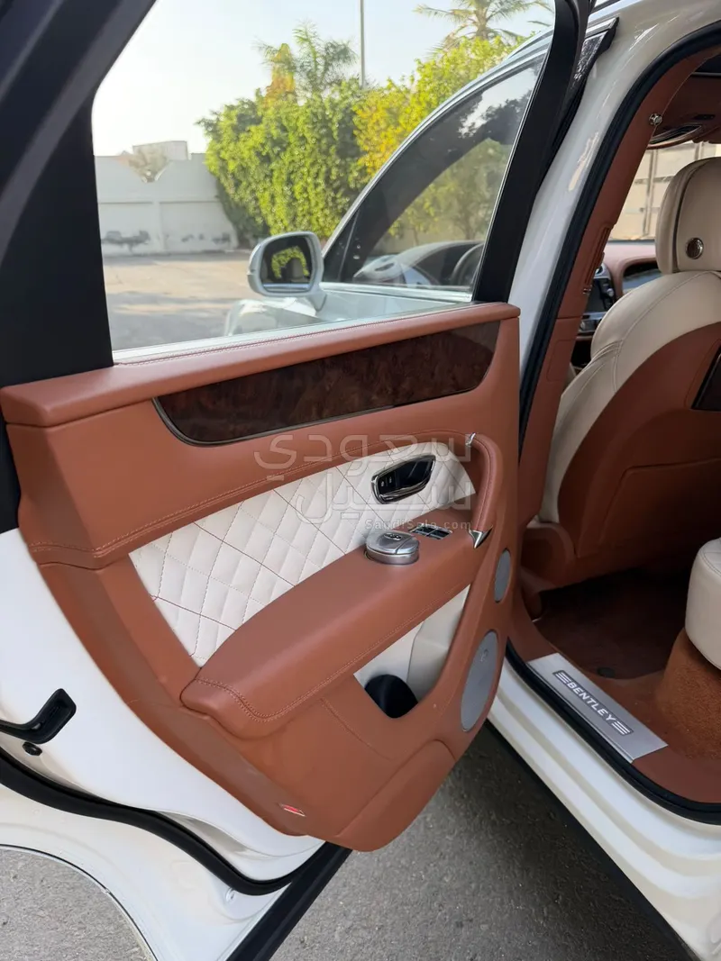 2017 بنتلي بنتايجا الاصدار الاول