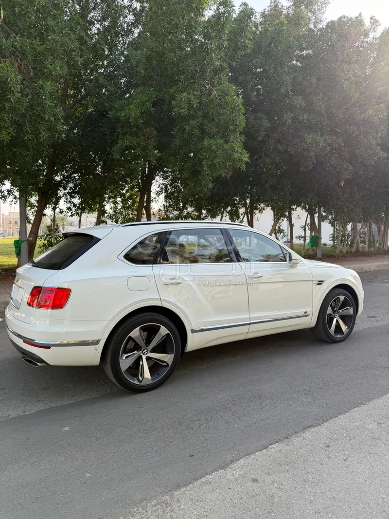 2017 بنتلي بنتايجا الاصدار الاول