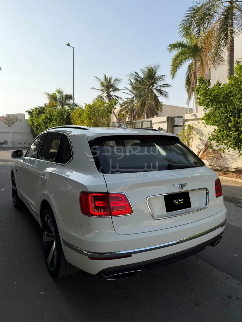 2017 بنتلي بنتايجا الاصدار الاول