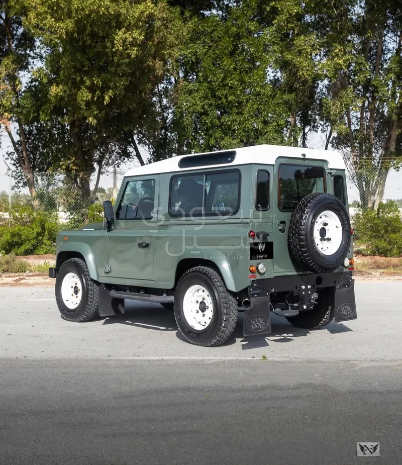 2012 لاند روفر ديفيندر 90