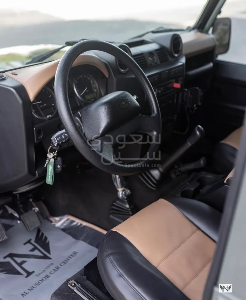 2012 لاند روفر ديفيندر 90