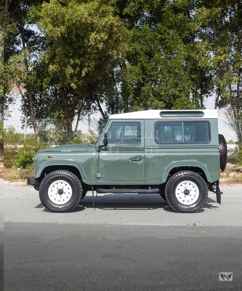 2012 لاند روفر ديفيندر 90