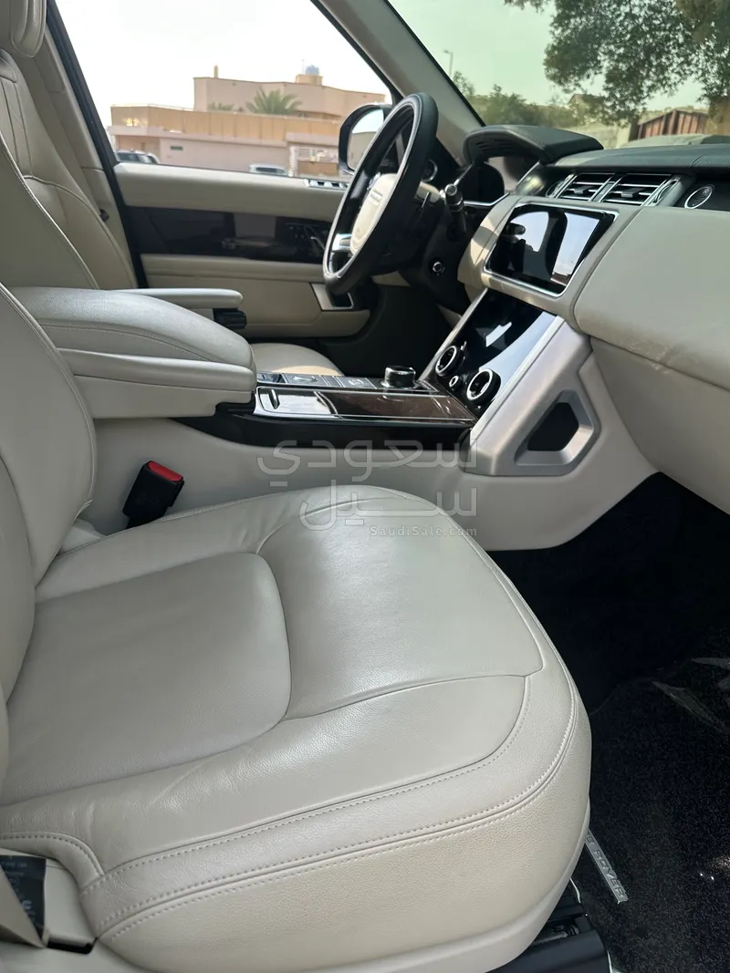 2020 لاند روفر رينج روفر فوج