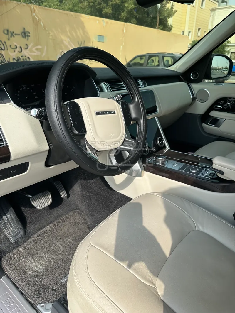 2020 لاند روفر رينج روفر فوج