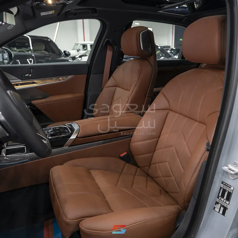 2026 بي ام دبليو الفئة السابعة 735أي