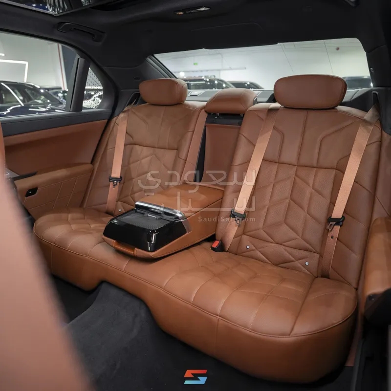 2026 بي ام دبليو الفئة السابعة 735أي