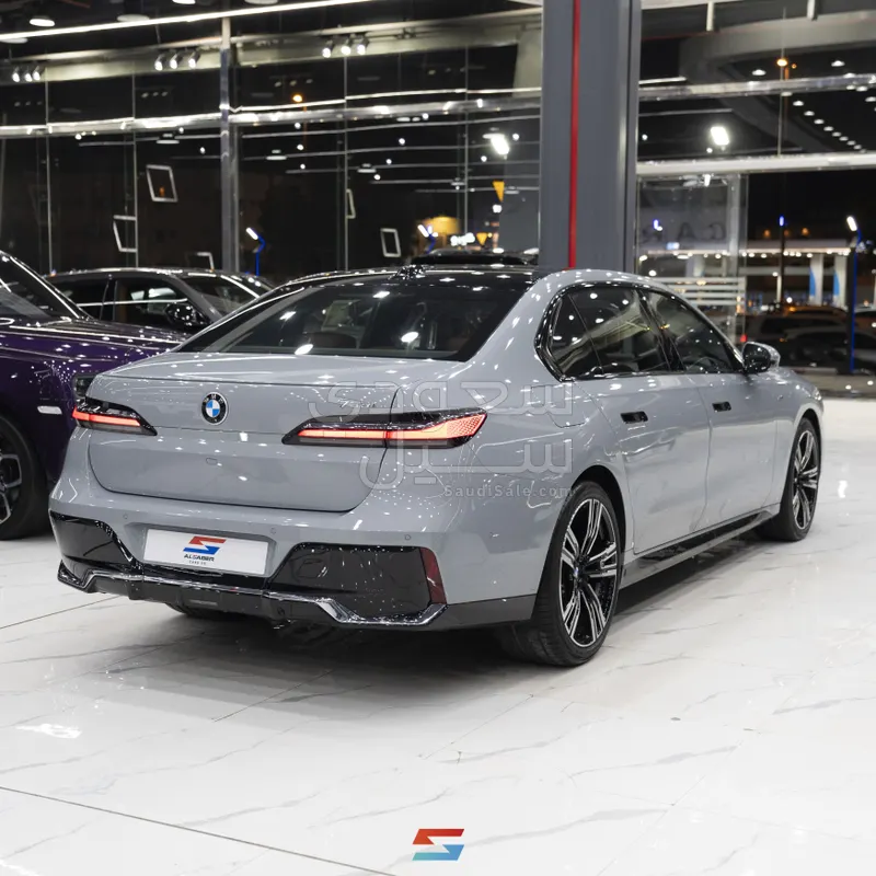 2026 بي ام دبليو الفئة السابعة 735أي