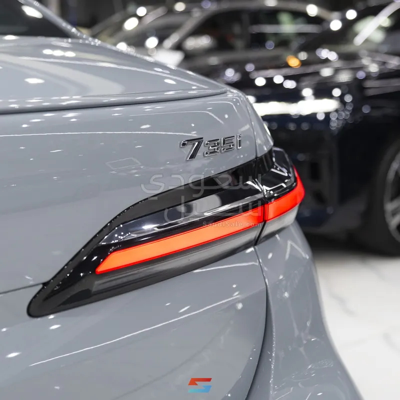 2026 بي ام دبليو الفئة السابعة 735أي