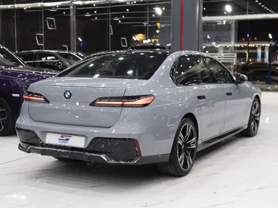 2026 بي ام دبليو الفئة السابعة 735أي