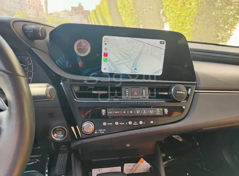 2023 لكزس إي إس 250