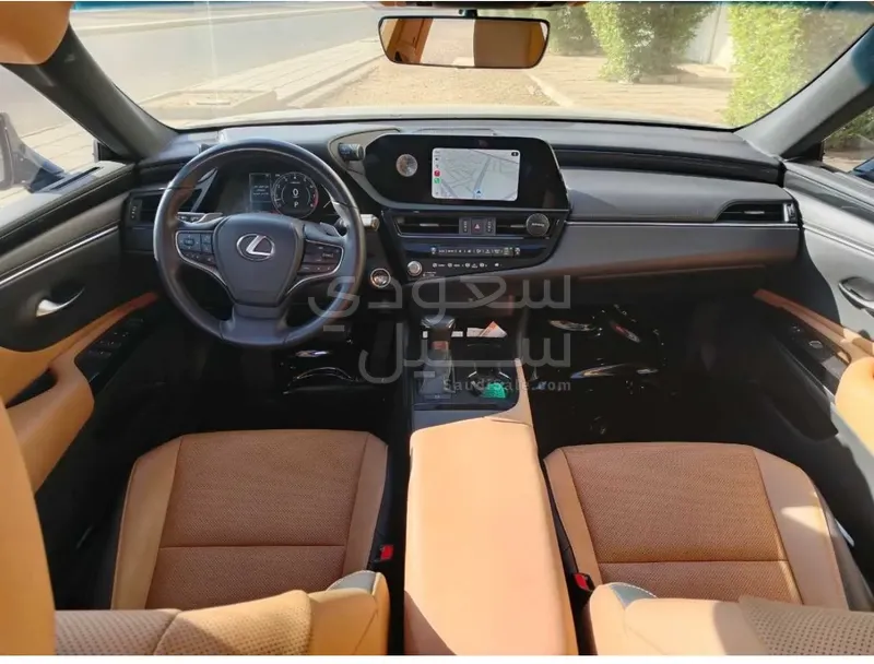2023 لكزس إي إس 250