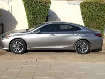 2023 لكزس إي إس 250