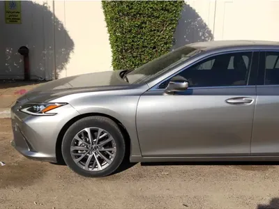 2023 لكزس إي إس 250