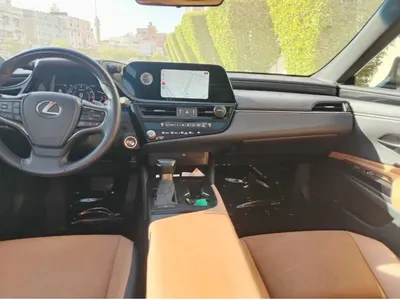 2023 لكزس إي إس 250