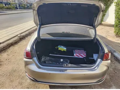 2023 لكزس إي إس 250