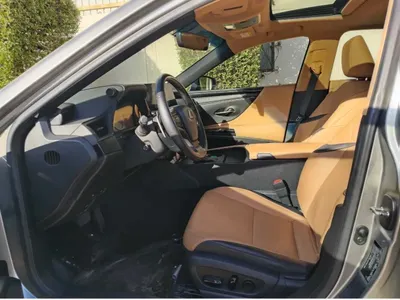 2023 لكزس إي إس 250