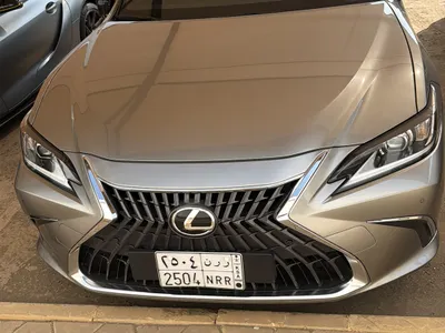 2023 لكزس إي إس 250