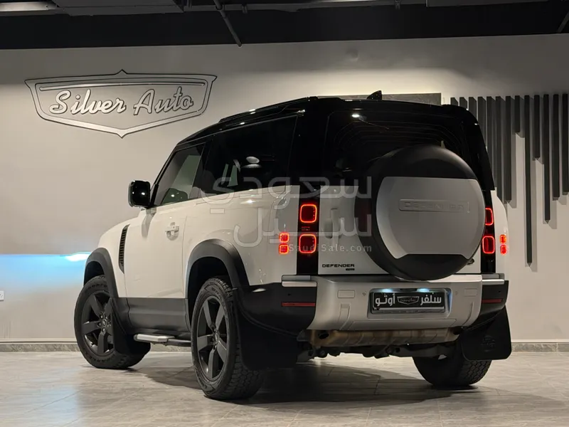 2021 لاند روفر ديفيندر 90