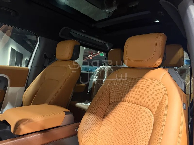 2021 لاند روفر ديفيندر 90