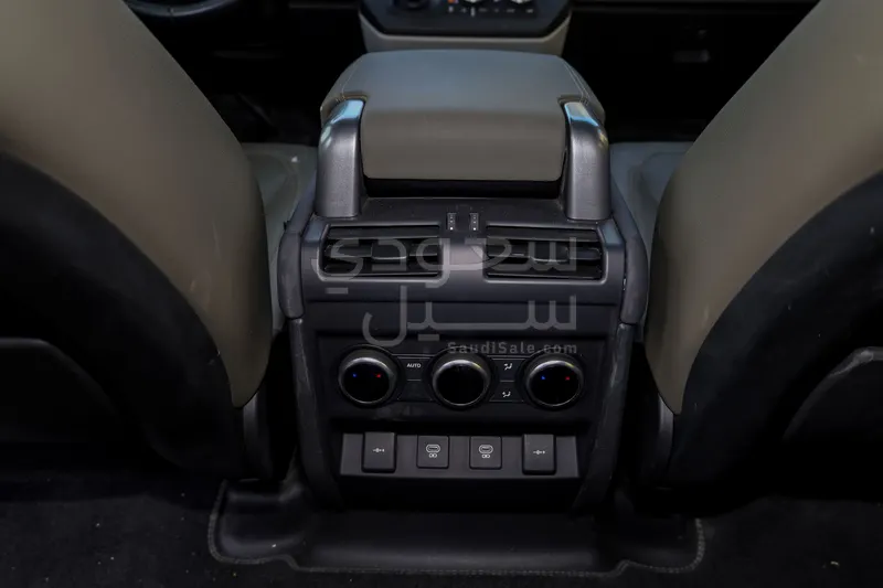 2022 لاند روفر ديفيندر 110