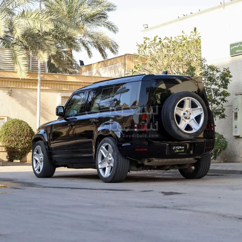 2022 لاند روفر ديفيندر 110