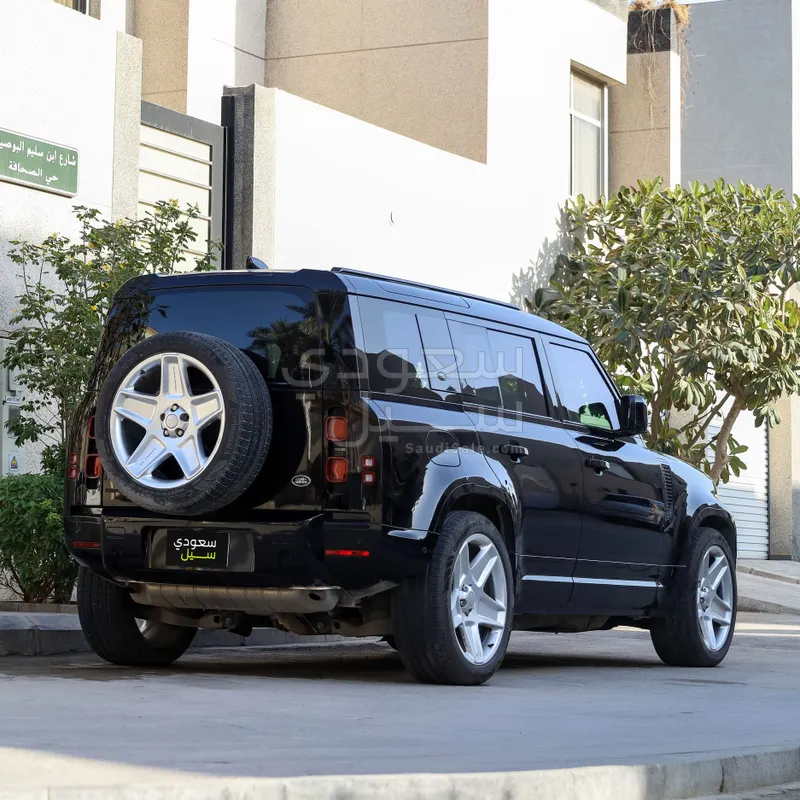 2022 لاند روفر ديفيندر 110