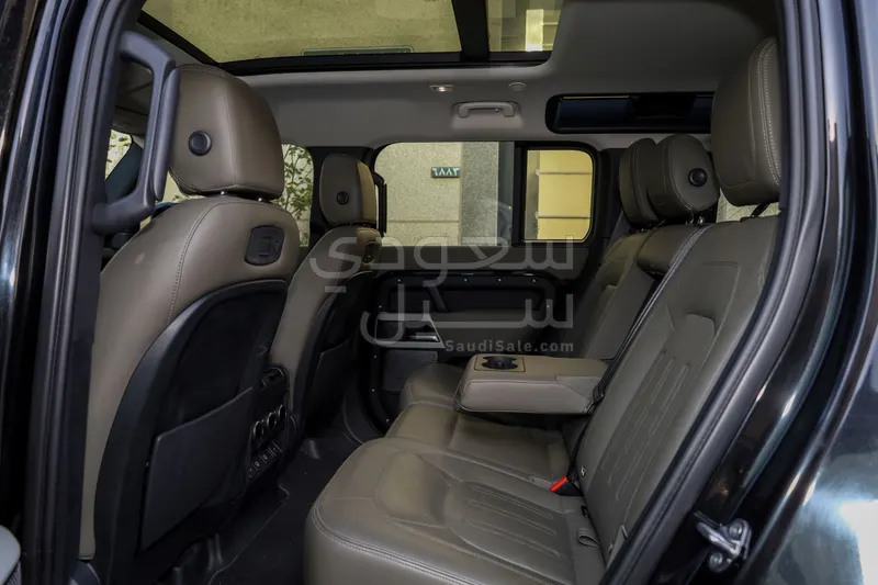 2022 لاند روفر ديفيندر 110