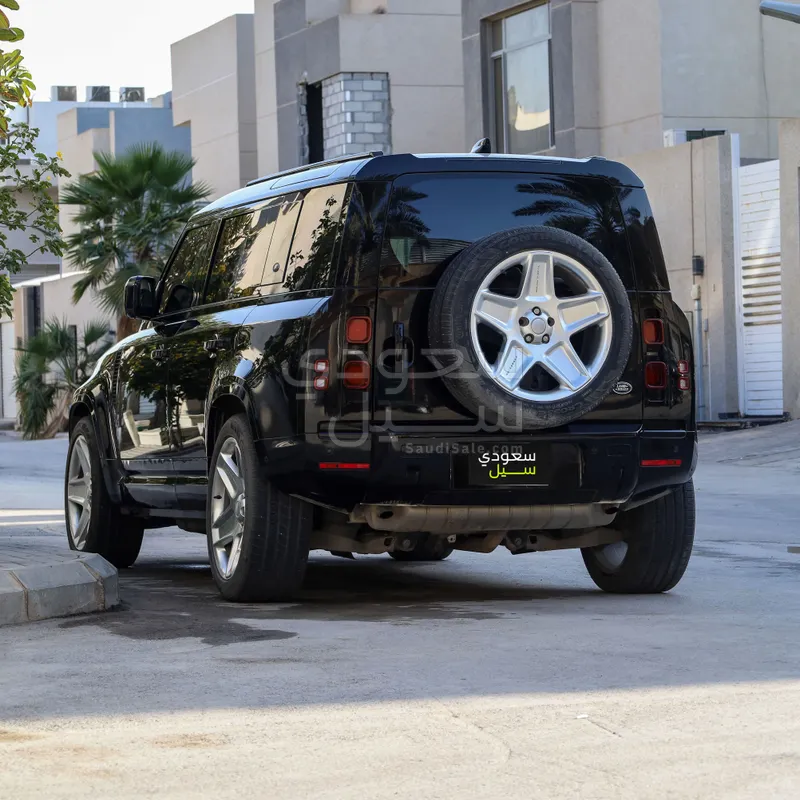 2022 لاند روفر ديفيندر 110