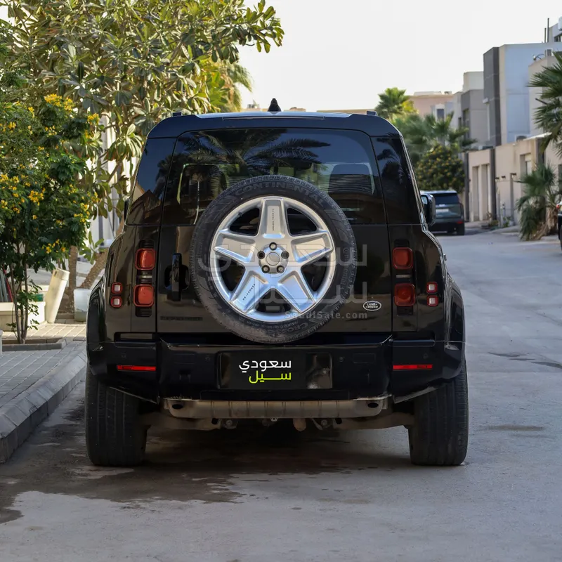 2022 لاند روفر ديفيندر 110