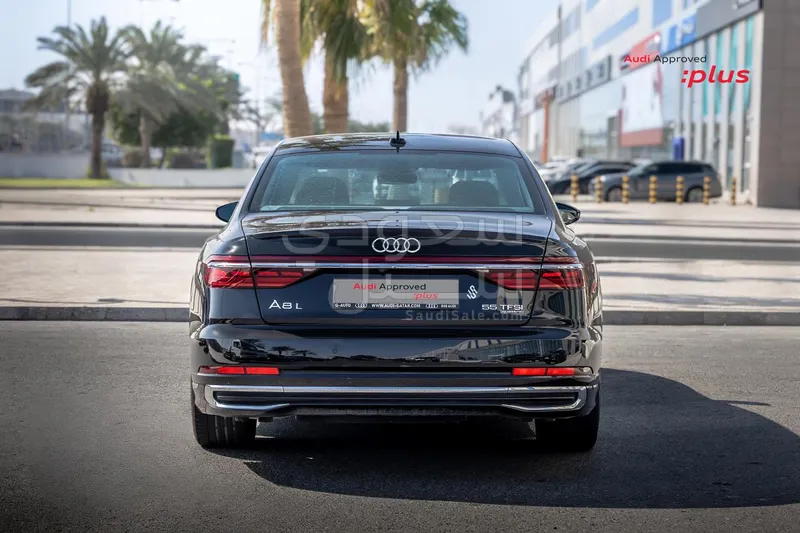 2023 اودي اي 8 ال 55تي اف اس أي