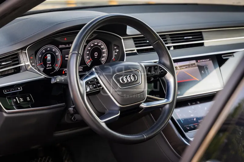 2023 اودي اي 8 ال 55تي اف اس أي