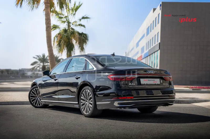 2023 اودي اي 8 ال 55تي اف اس أي