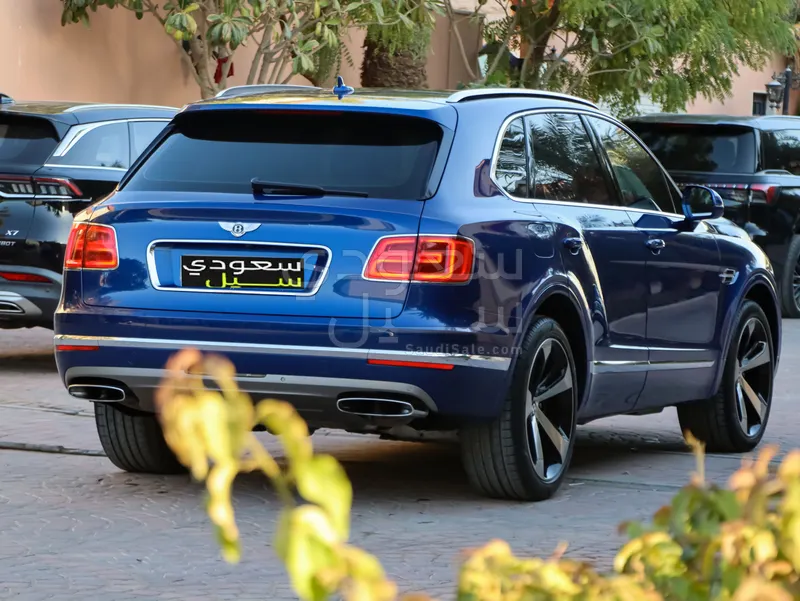 2017 بنتلي بنتايجا الاصدار الاول