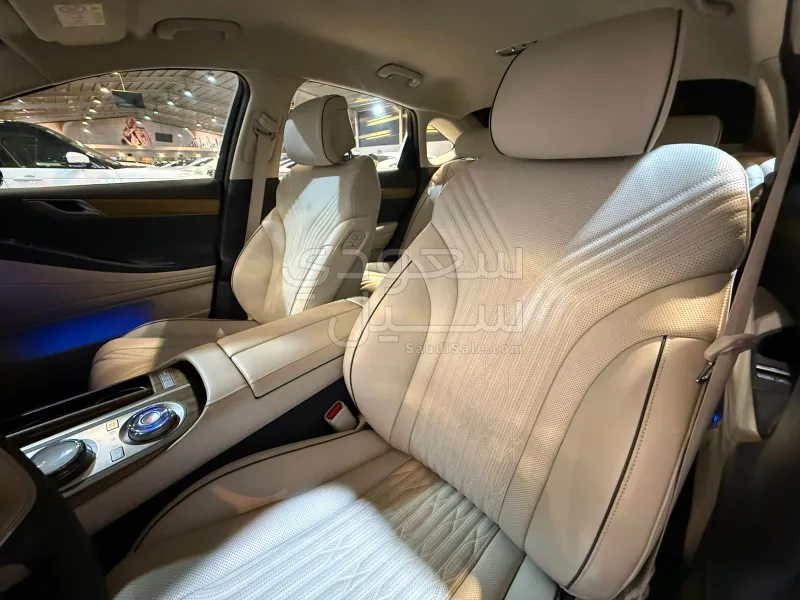 2023 Genesis G 80