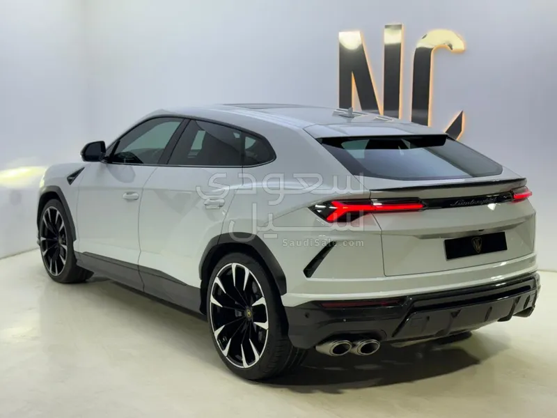 2020 لمبرجيني اوروس