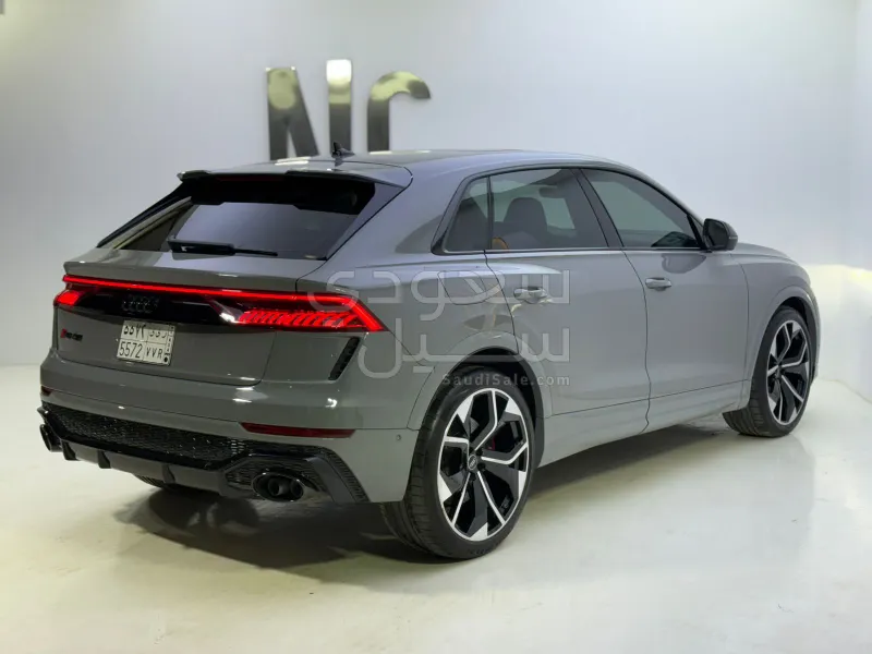 2023 اودي كيو 8 أر إس