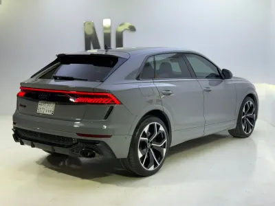 2023 اودي كيو 8 أر إس